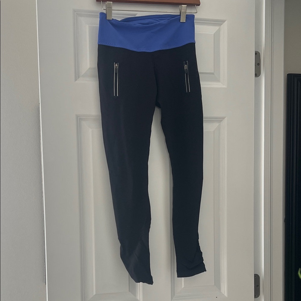 Lululemon Black and Blue running Leggings with Zipper Pockets
